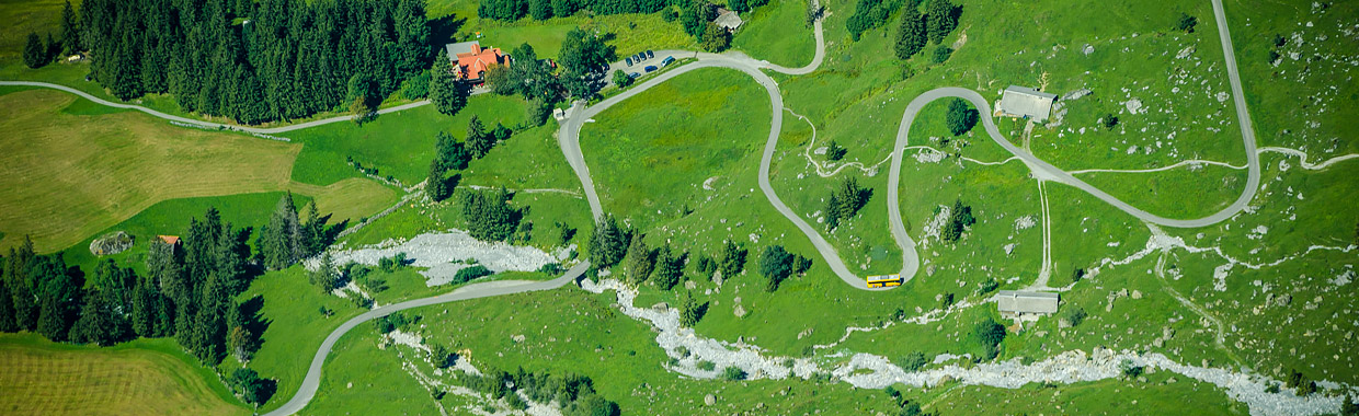 Luftaufnahme vom Lauchbühl mit Bus